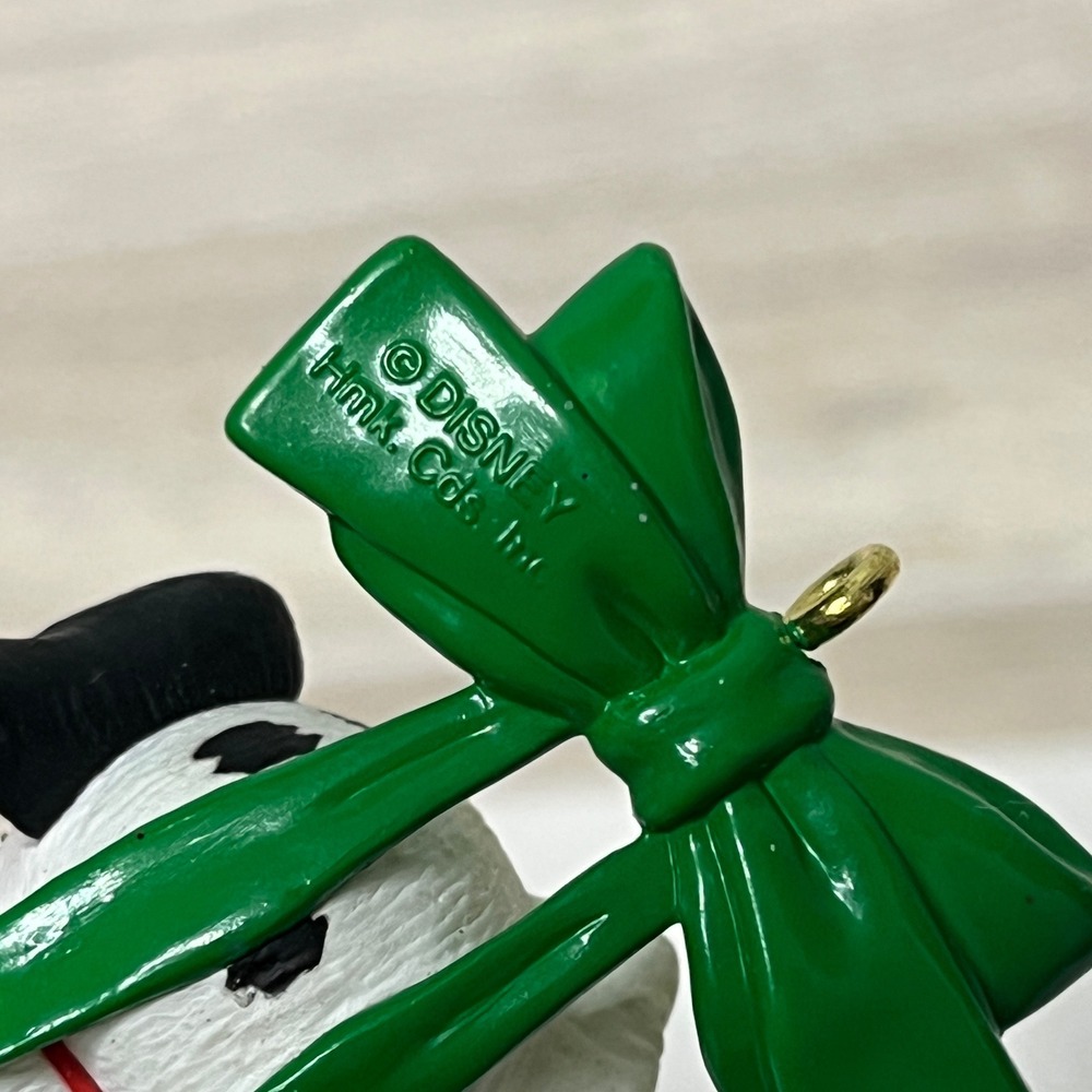 Disney Hallmark Keepsake 101 Dalmatians Christmas Ornament‎ Puppy Green Bow - Picture 2 of 3